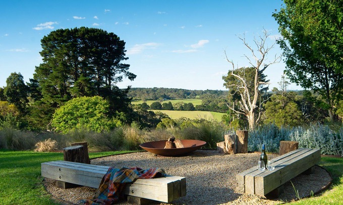 Flinders House | Rustic modern Flinders family retreat
