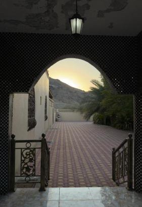 Sharjah House | Rustic Mountain Oasis