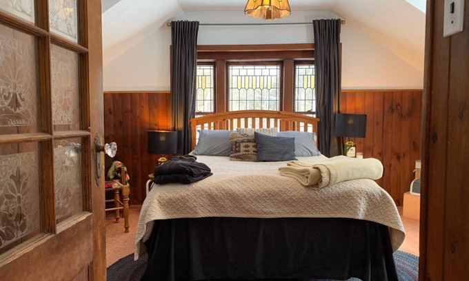 Tweed Cabin | Rustic one of a kind log cabin on private 50 acres
