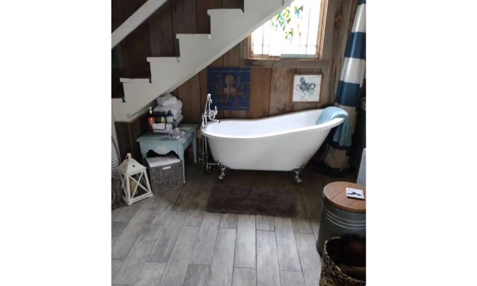 Cottage Grove House | Rustic Romantic Cottage on the river with hot tub