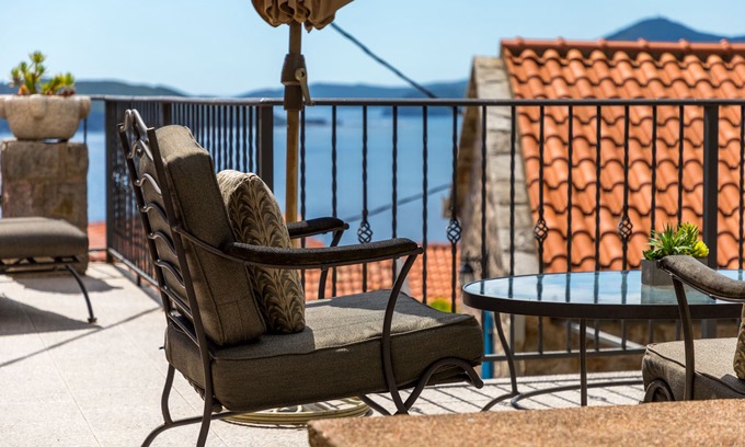 Przno House | Rustic Style Holiday Home With Sea View