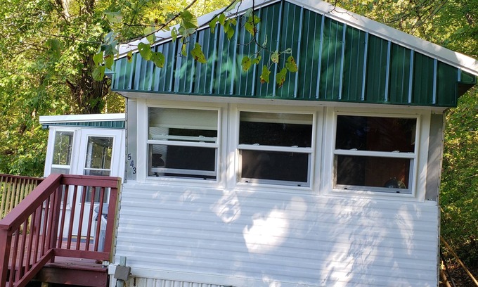 Ferryville House | Rustic Vacation Rental on Pool 9 (Over looking the River)