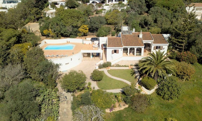 Praia da Luz Cottage | Rustic villa with pool, well located and with sea view.