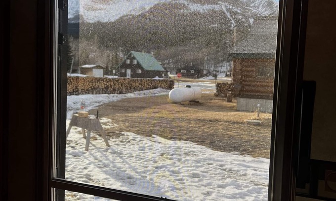 Cadomin House | RV Escape in the Rocky Mountains