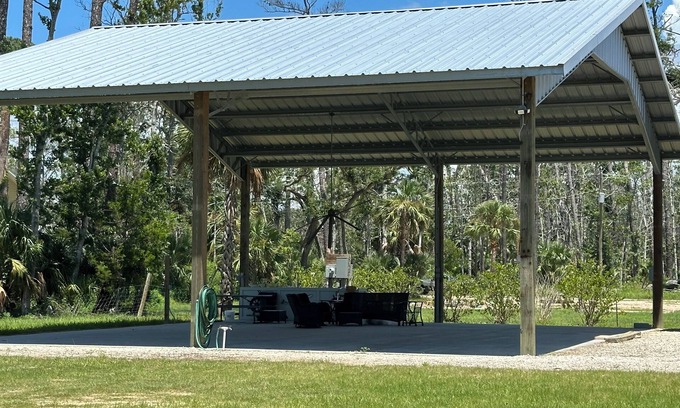 Steinhatchee RV Rental | RV site- featuring covered outdoor area for enjoyment regardless of the weather!