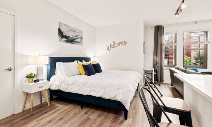 New Brunswick Apartment | RWJ StPeter Rutgers-PARKING-NYCTrain WalkSc97-316