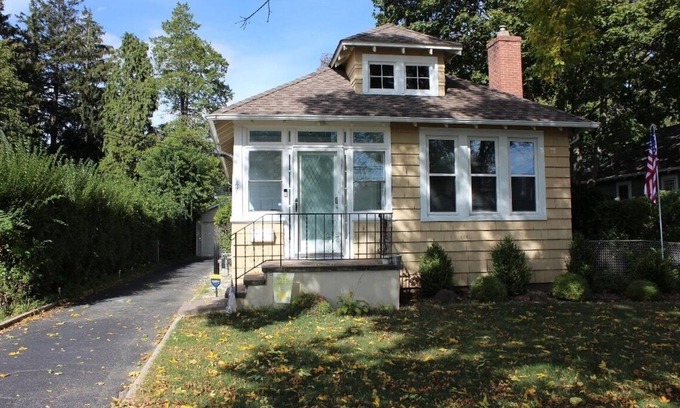 Old Bethpage House | RYDER CUP Home! Walking Distance to golf course and strip!