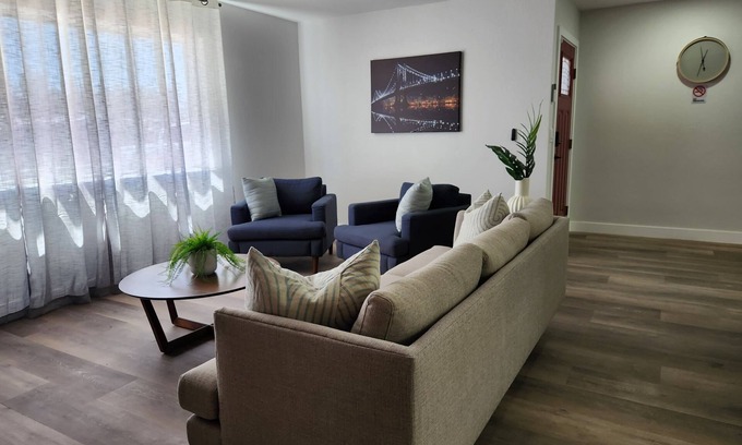 Las Vegas House | S-Stylish 4BR Oasis Luxe Backyard BBQ