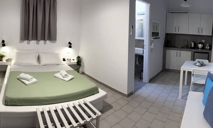 Perissa Apartment | Sabbia Calda Studio 100 meters from black Beach