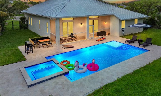 Greenview Shores House | Saddle Up in Style - Heated Pool