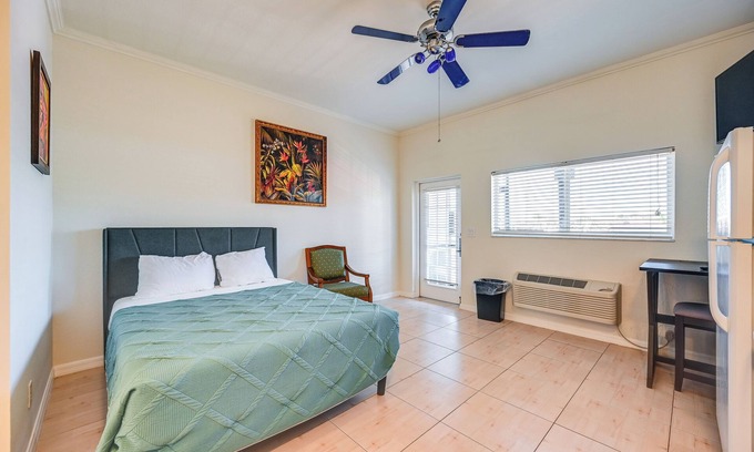 Naples Condo | Sail + Soak: Naples Condo w/Heated Pool Access