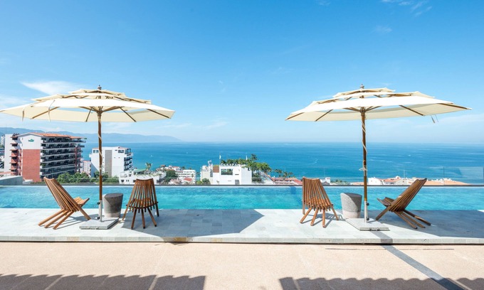 Romantic Zone Condo | Sail View,Spacious Condo Romantic Zone Ocean Views