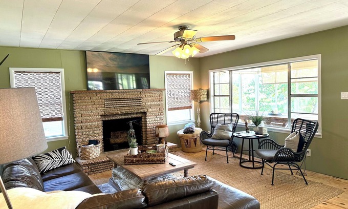 Cookson House | Sailfish Cottage Tenkiller Lake 1/4 mile to Snake Creek Marina
