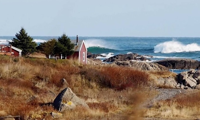 Sampson Cove Cottage | Sailor`s Rest House On The Cliffs Of Petit De Grat In a French Acadian Community