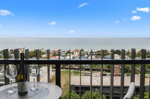 Frankston Apartment | Sails by the Bay - Ocean Views - Wi-Fi - Netflix