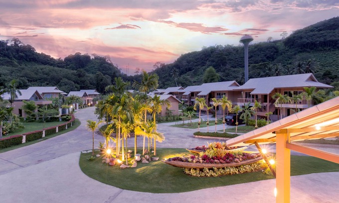 Ban Sakhu Villa | Sakoo Valley Naithon Beach