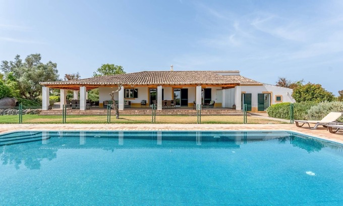 Lagoa e Carvoeiro House | Salicos House by LovelyStay
