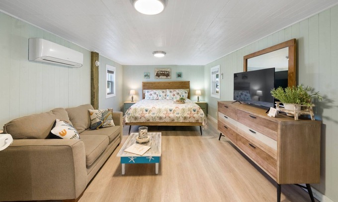 Laguna Beach Estates Apartment | Salt and Sand Studio (Downstairs Only)