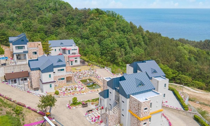 Samcheok House | Samcheok Santorini Pension