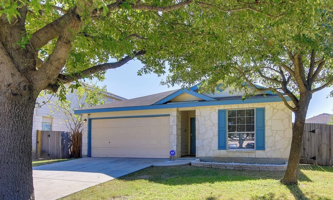 Southside House | San Antonio Abode w/Yard < 4 Mi to Lackland