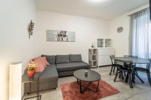 Barriera Vecchia-San Giacomo Apartment | San Giacomo District Modern Apartment