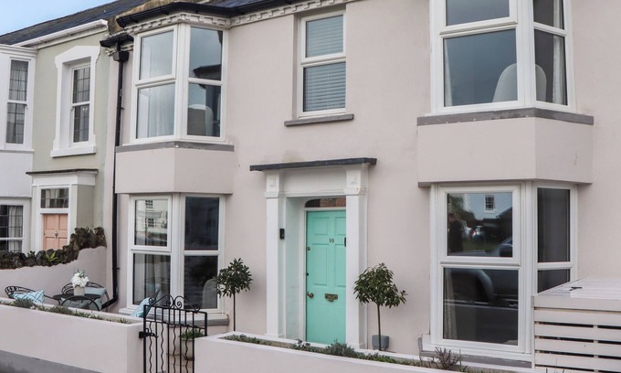 Teignmouth House | SANCTUARY COTTAGE, family friendly, with open fire in Shaldon