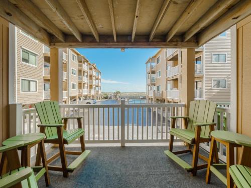 Wilmington Beach Apartment | Sand Pebbles #A3 - Pelican Perch