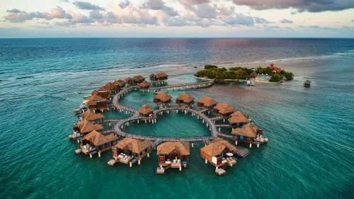 Montego Bay Resort | Sandals Royal Caribbean All Inclusive Resort & Private Island - Couples Only