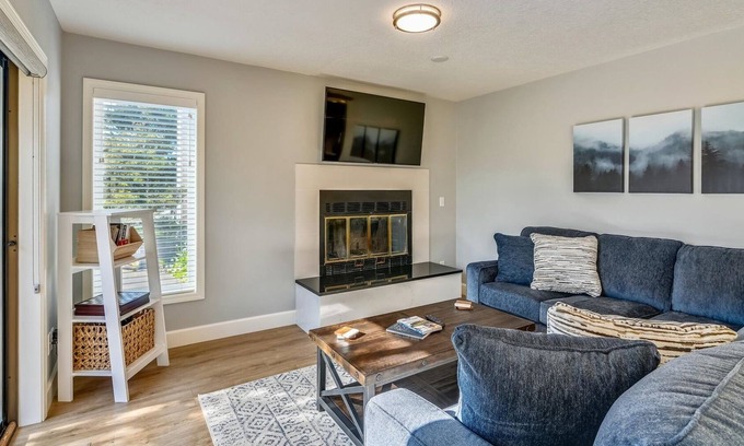 Tolovana Park House | Sandcastle B-4 -Garage. 2 minutes to the beach! w/ High-Speed EV charging outlet