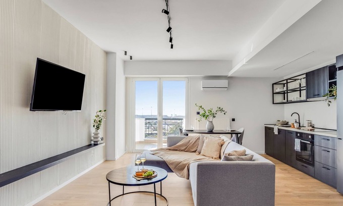 Thessaloniki Apartment | Sanders Arch - Efficient Family Apt w Balcony