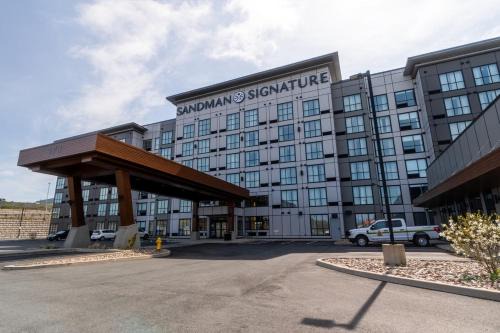 Dartmouth Hotel | Sandman Signature Dartmouth Hotel & Suites