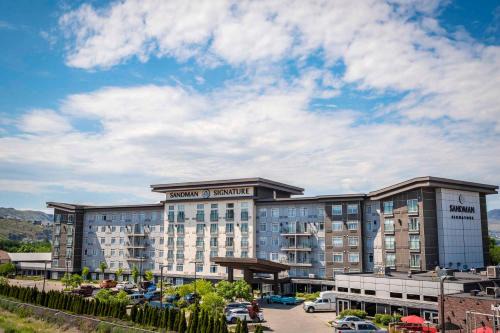 City Centre Hotel | Sandman Signature Kamloops Hotel