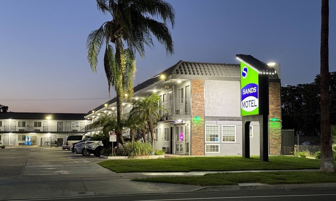 La Sierra Hotel | Sands Motel