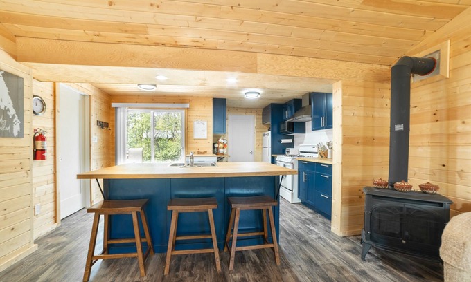 Sandy Hook Cottage | π Sandy Hooked 2Bed1Bath Remodelled Pine Cottage