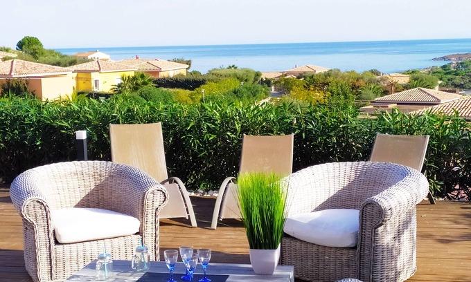 Marine de Saint Ambroggio Apartment | Sant'Ambroggio: Luxury sea view apartment, private residence with swimming pool, 6 pers.