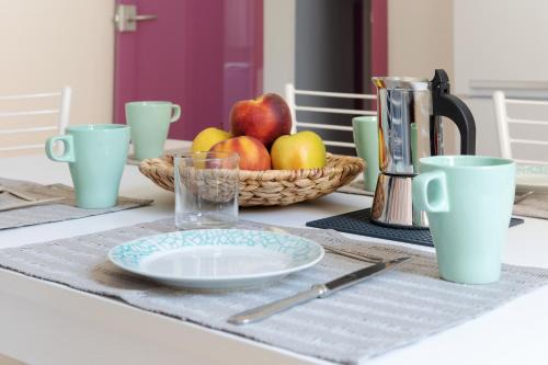 San Donato-San Vitale Apartment | Sant'Orsola Colorful Huge Apartment