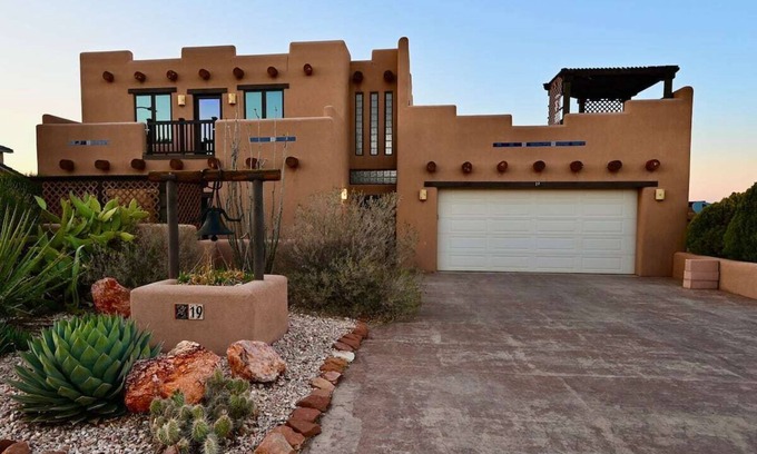 Page House | Santa Fe Style Custom Home - Hot Tub, Gorgeous View at Desert Edge!