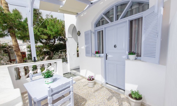 Perissa House | Santorini NY