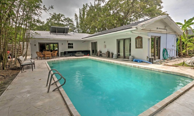 South Sarasota House | Sarasota House w/Backyard Oasis: 6 Mi to Beach!