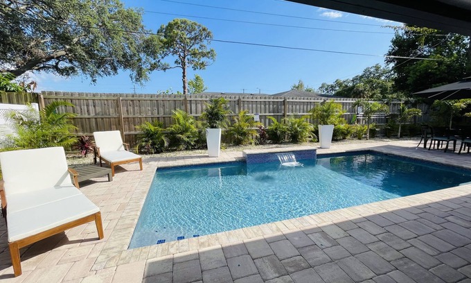 South Gate Ridge House | Sarasota Paradise Heated Pool Home Close to Siesta Key Beach.