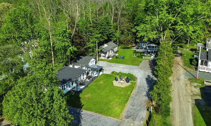 Saratoga Springs Cottage | Saratoga Lake, 3 Cottages on Property, 7 Bedrooms, Beach/Dock & Best Sunsets!