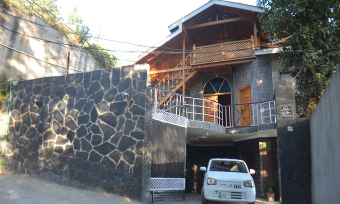 Dunga Gali Bed & Breakfast | Sardar House, Dunga Gali