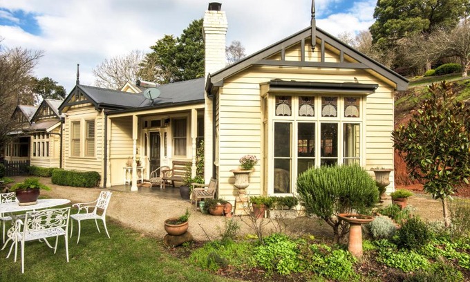 Sassafras House | Sassafras village stay - historic home sleeps 4