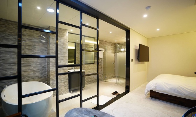 Yongdap-tong Hotel | Saturn Hotel