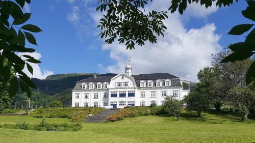 Saudasjøen Hotel | Sauda Fjordhotell