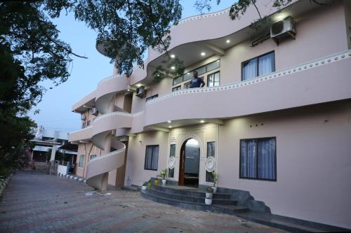 Kanyakumari Hotel | Sauhrudam Resort and Restaurant-Kanyakumari