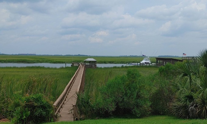 Whitemarsh Island Cottage | SAVANNAH GA ISLAND COASTAL COTTAGE PRIVATE DOCK FISHING GROUPS, SIGHTSEERS