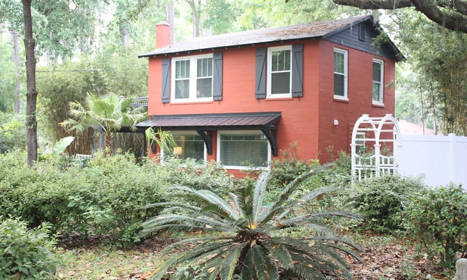 Whitemarsh Island Cottage | Savannah Whitemarsh Island Cottage on Private Riverfront Estate with Dockn