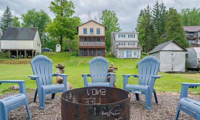 Canastota House | Saved by the Bay