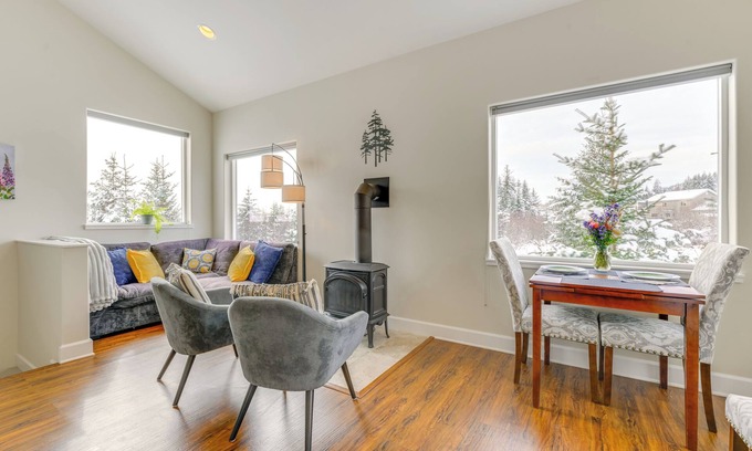Homer Apartment | Scenic & Cozy 'Sweet Northern Comfort' in Homer!